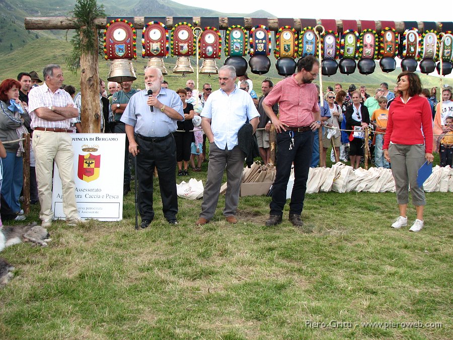 canipastore 119.jpg - La premiazione è introdotta dal Presidente del Parco delle Orobie, Grassi